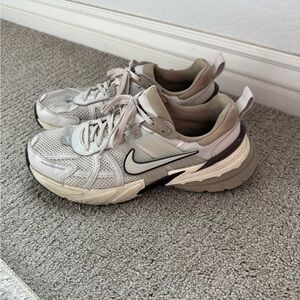 Nike Y2K Running Women’s Shoes brown and cream